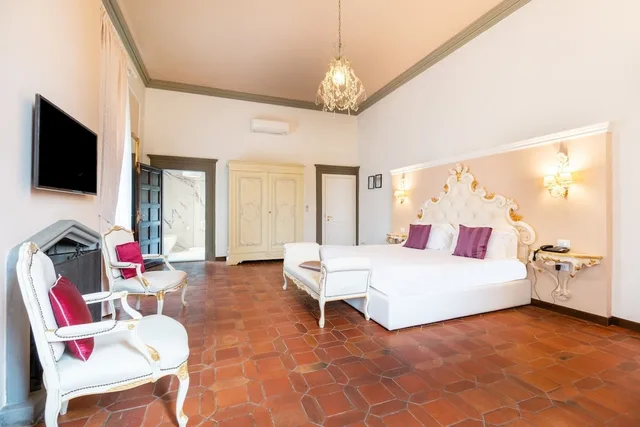 Della, 1 Double and 1 Single Bed, with View، Art Hotel Villa Agape 1/10