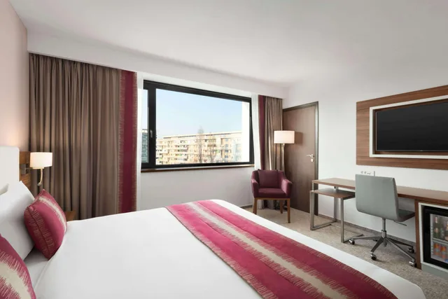 Room, Queen Bed, Ramada Plaza by Wyndham Craiova 1/5