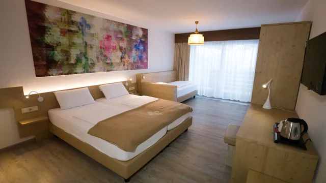 غرفة ثلاثية بسرير مزدوج وسرير فردي، Family Hotel Schloss Rosenegg 2/6