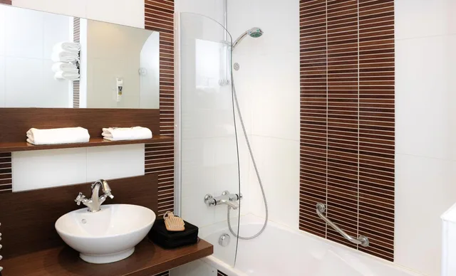 غرفة قياسية بسريرين منفصلين، Hotel Mercure Omaha Beach 9/10