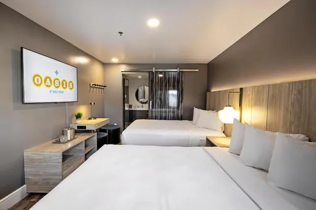 Oasis, 2 Queen Beds، Oasis at Gold Spike 1/3