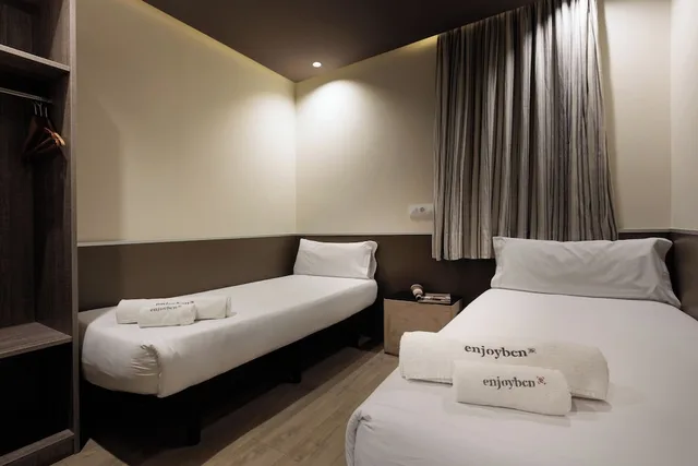 3 Bedrooms, Apartment, 1 Double and 4 Single Beds، Enjoybcn Miro Apartments 3/10