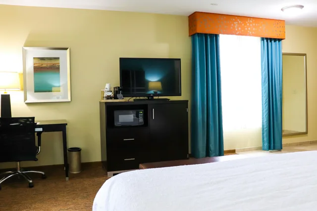 غرفة بسرير كينج لذوي الإعاقة، HAMPTON INN AUSTIN/OAK HILL 7/10