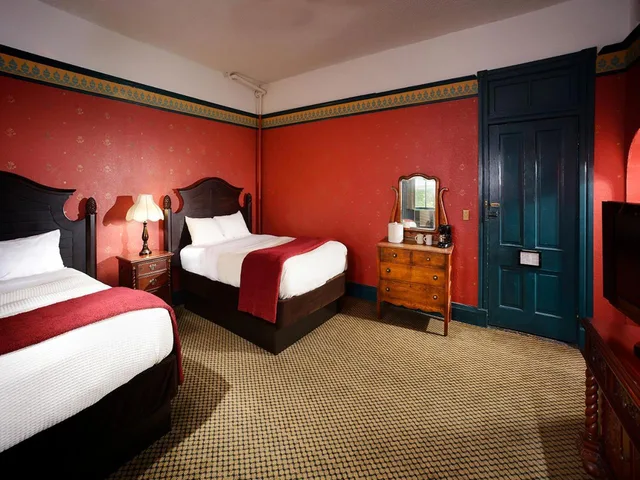 غرفة بسريرين مزدوجين، The Crescent Hotel And Spa 2/4