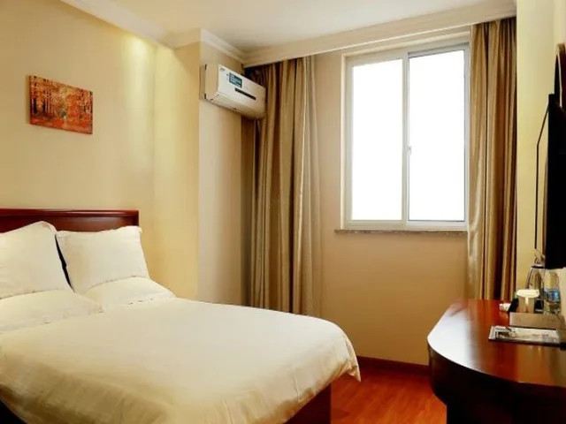 غرفة بسرير كوين، Greentree Inn Suzhou Taiping Town High-Speed North Station Express Hotel 2/2
