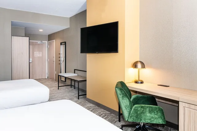 غرفة بسريرين كوين مع أريكة، SpringHill Suites by Marriott Baltimore Downtown Convention Center Area 4/5