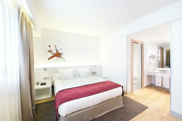 Room, Triple, 1 Single and 2 Double Beds، Hotel Sercotel Ciudad de Miranda 3/4