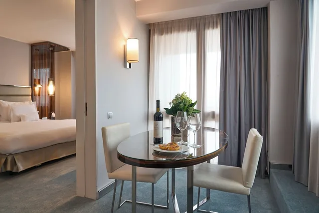 جناح بسرير كينج، Altis Grand Hotel 4/7