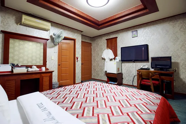 غرفة قياسية بسرير مزدوج، Galleria Hotel 1/10