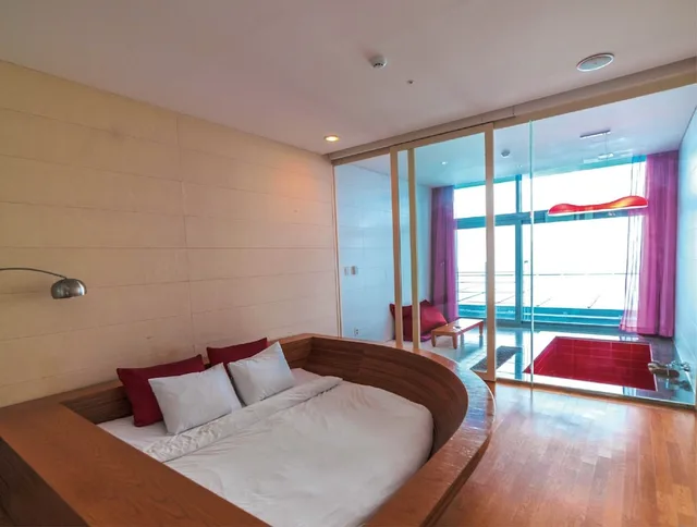 غرفة قياسية بسرير مزدوج، Haslla Art World Museum Hotel 1/2