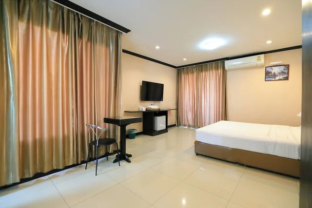 غرفة قياسية بسرير كينج، Triton Place 4/10