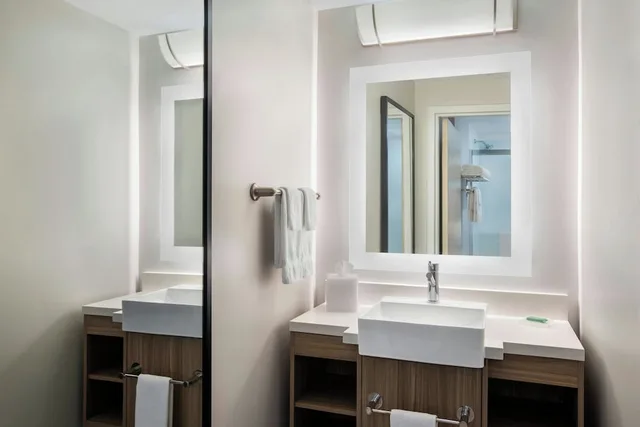 جناح بسريرين كوين مع سرير سحّاب إضافي لذوي الإعاقة، Springhill Suites Pittsburgh Mills 8/10