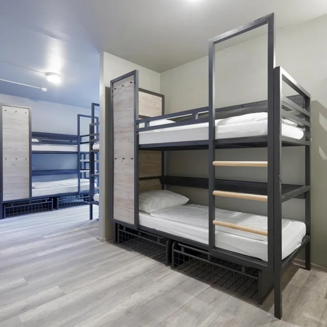 Female Dorm, 6 Beds, a&o Dusseldorf Hauptbahnhof 1/3