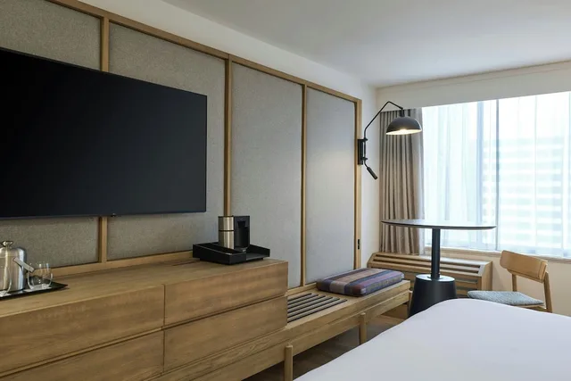 Traditional, King Bed, Sheraton Philadelphia University City 5/10