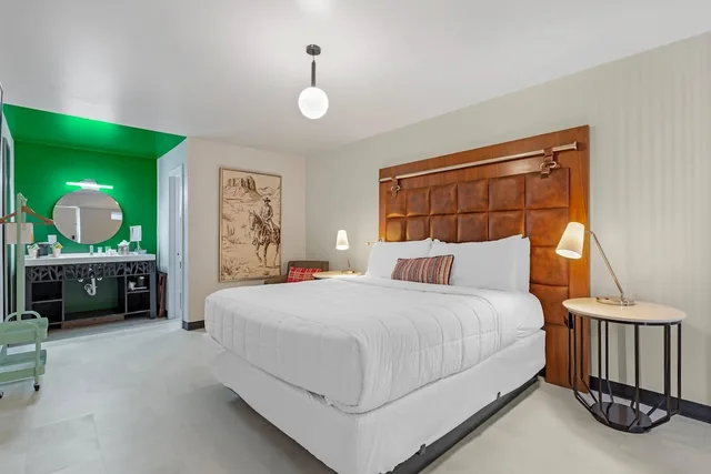 غرفة قياسية بسرير كينج بإطلالة على الفناء، Heights House Hotel - Houston Heights Downtown, an Ascend Collection Hotel 2/10