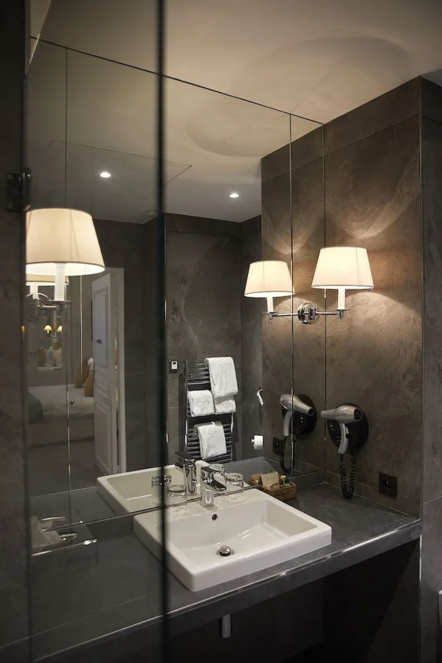 غرفة ديلوكس بسرير كوين، HOTEL DU DANUBE SAINT GERMAIN 3/4