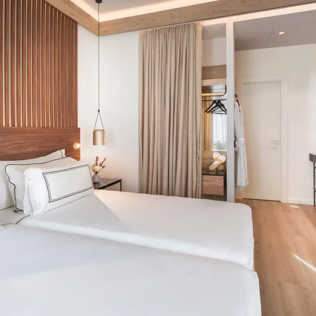 The Level, Suite, Double Bed, Terrace، Melia Granada 3/9