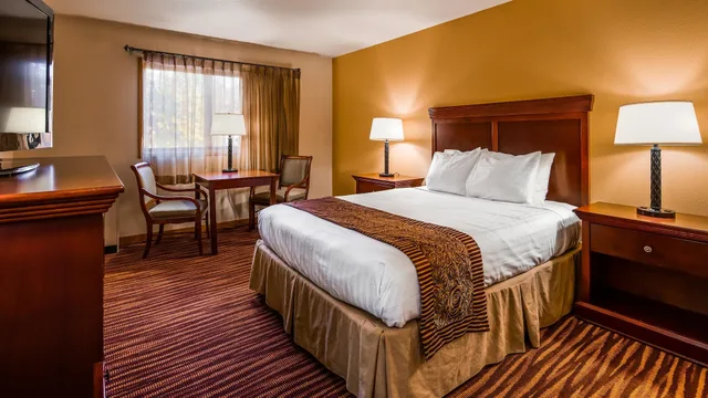 غرفة قياسية بسرير كوين لذوي الإعاقة، Best Western Lake Lucille Inn 1/2