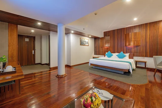 Executive, Suite, King Bed, Pool View, Sofa, Hotel Somadevi Boutique 5/10