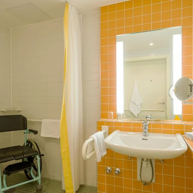 غرفة قياسية بسرير مزدوج بإطلالة على البحيرة، Seehotel Rheinsberg 6/6