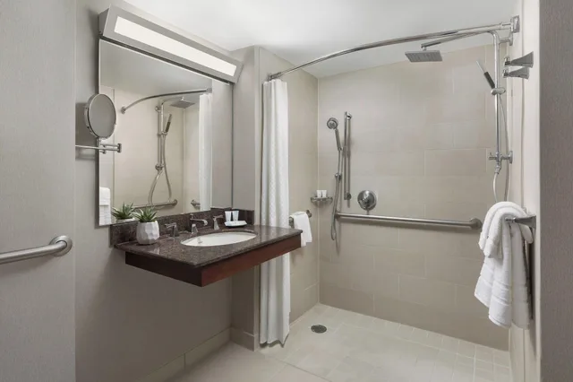غرفة بريميوم رباعية، Westin Long Beach 5/5