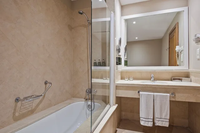 غرفة عائلية بسريرين منفصلين، Melia Villaitana 2/3