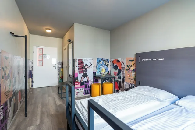 Room, Single, Twin Beds, a&o Wien Hauptbahnhof 9/10