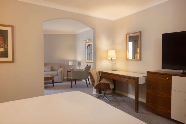 جناح جونيور، Hilton Cambridge City Centre 3/6