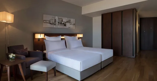 غرفة بسريرين منفصلين لذوي الإعاقة، Hilton Beirut Downtown 5/6