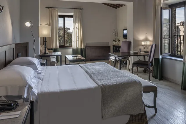 جناح جونيور بسرير كينج، Castel Monastero 1/6