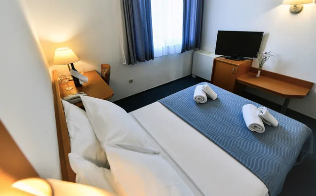 غرفة قياسية بسرير مزدوج بإطلالة على المتنزه، Hotel Alkar 3/10