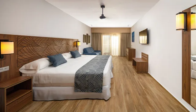 غرفة عائلية بسريرين مزدوجين مع أريكة، Riu Montego Bay - Adults Only - All Inclusive 2/4