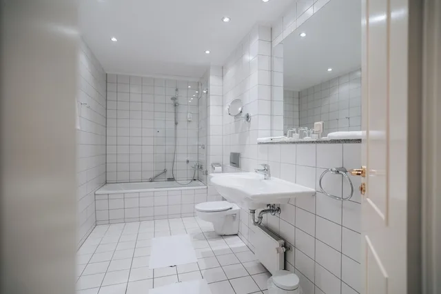 جناح جونيور بسرير كوين، Viktoria Hotel Cologne 6/6