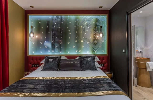 جناح، Les Bulles de Paris Hotel 3/4