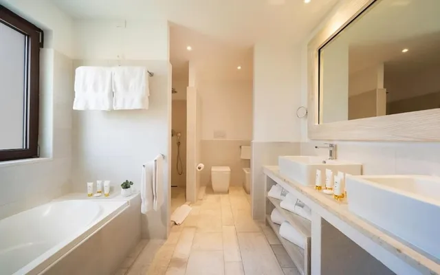 جناح جونيور بسرير كينج بإطلالة على البحر، Baglioni Resort Sardinia 2/5