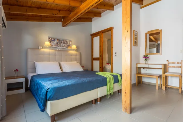 جناح، Hotel Akti 1/4