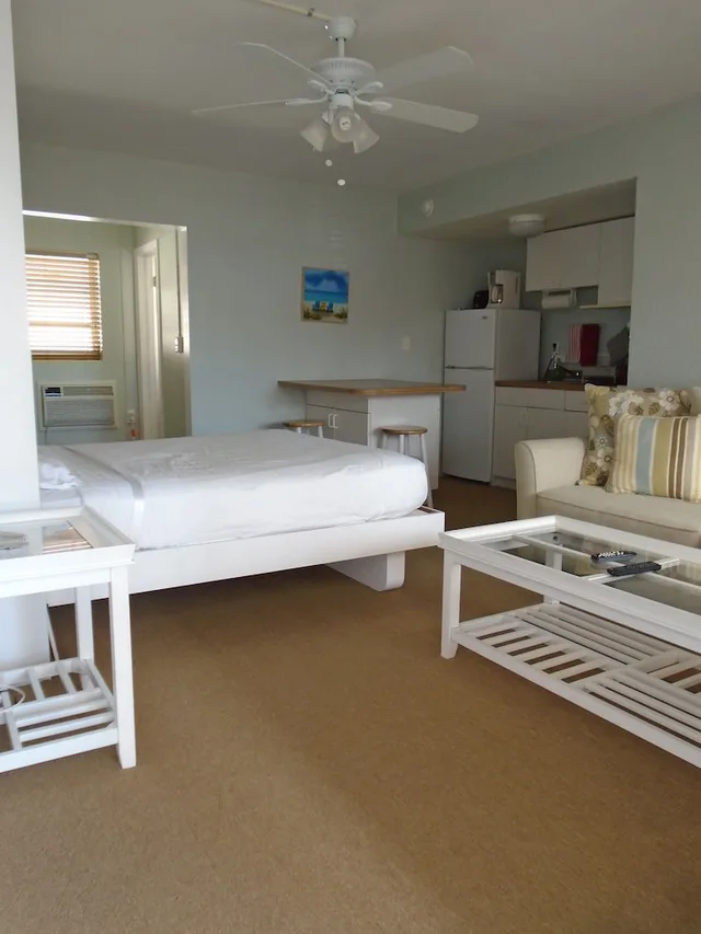 Superior, Studio, Queen Murphy Bed, Sofa، Coral Key Inn 1/4