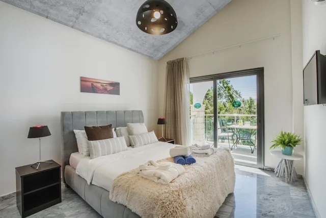 جناح بسرير مزدوج بغرفة نوم واحدة مع أريكة، Latchi Escape Hotel and Suites 1/4