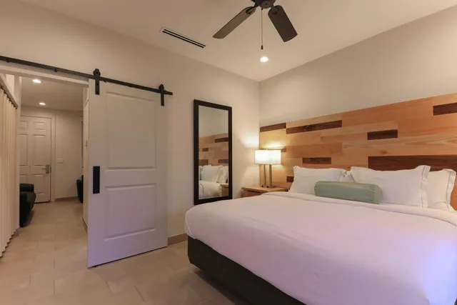 جناح سوبيريور، Clarion Inn Suites 1/3