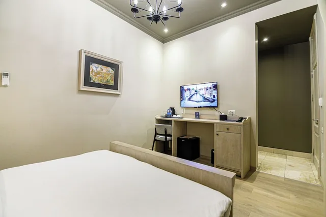 Standard, Queen Bed, Atrium View، Art Club Hotel 4/10