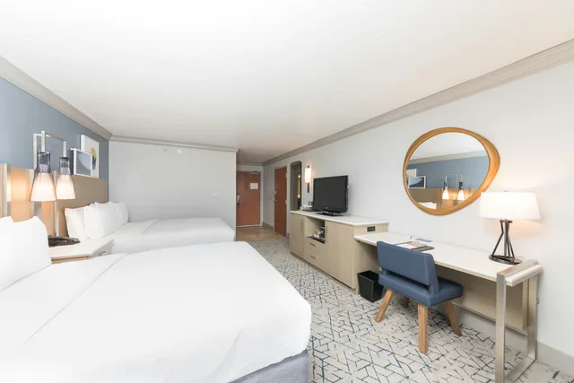 غرفة بسريرين كوين بإطلالة على البحر بشرفة، Hilton Melbourne Beach Oceanfront 1/7