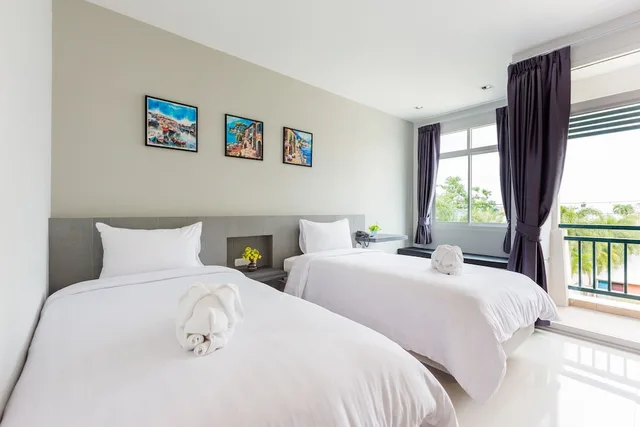 Superior, Twin Beds, Evergreen Suite Hotel 1/6
