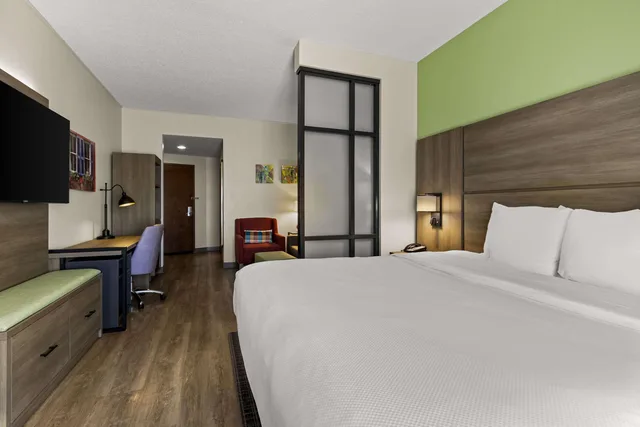 جناح بسرير كينج لذوي الإعاقة، Comfort Suites West of The Ashley 2/3