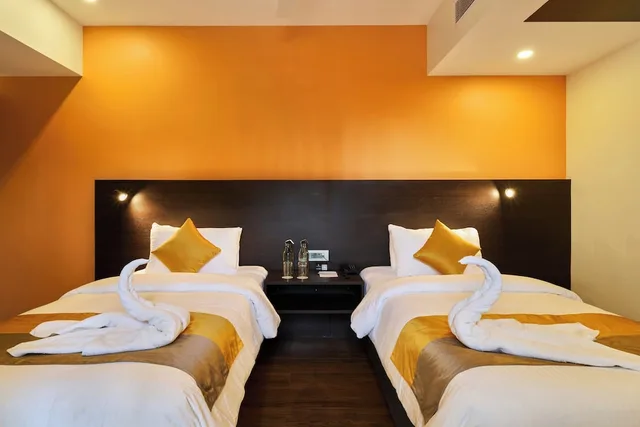 Superior, Double Bed, with View, Balcony, Annex, Astoria Hotels By Sparsa 2/5
