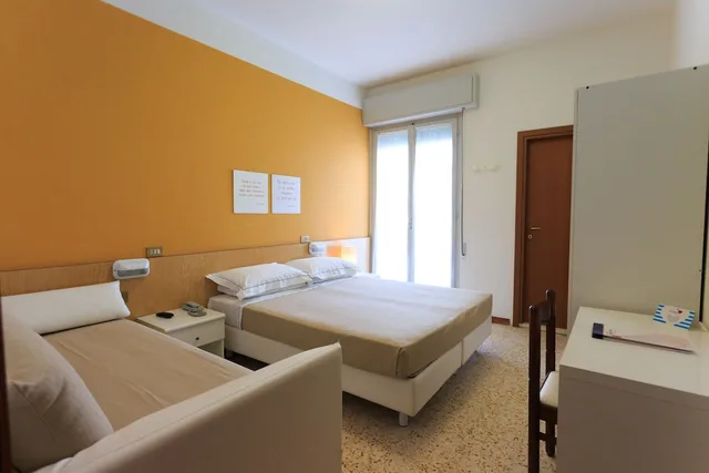 غرفة قياسية ثلاثية، Mini Hotel 2/4