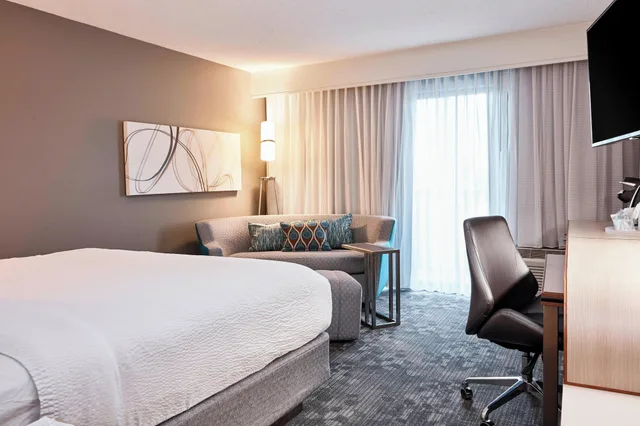 Room, 2 Queen Beds, Courtyard Cincinnati Airport South Florence 1/4
