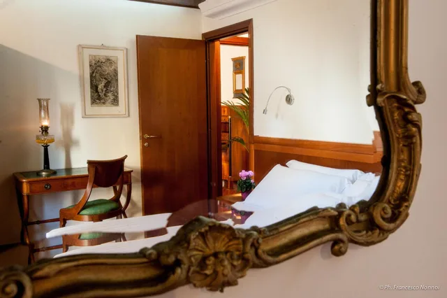 جناح، Hotel Flora 4/5