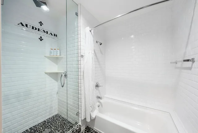 City, Suite, King and Queen Bed, Bunk Bed, 2 Sofa، The Audemar 5/6
