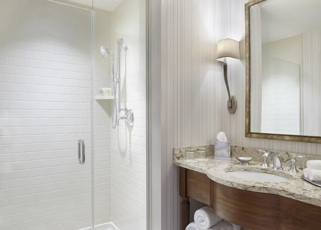Avenue, 2 Queen Beds، The Sewanee Inn 2/2