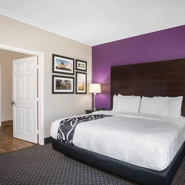 جناح ديلوكس بسرير كينج بحوض استحمام لذوي الإعاقة، La Quinta Inn And Suites By Wyndham Columbus Tx 1/7